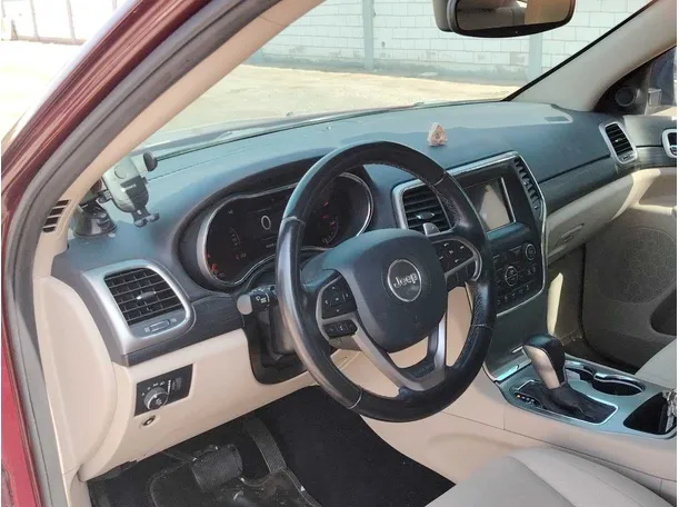 Car image 13