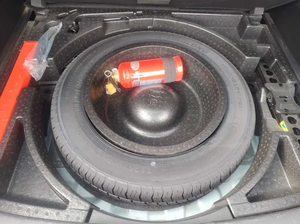 Car image 30