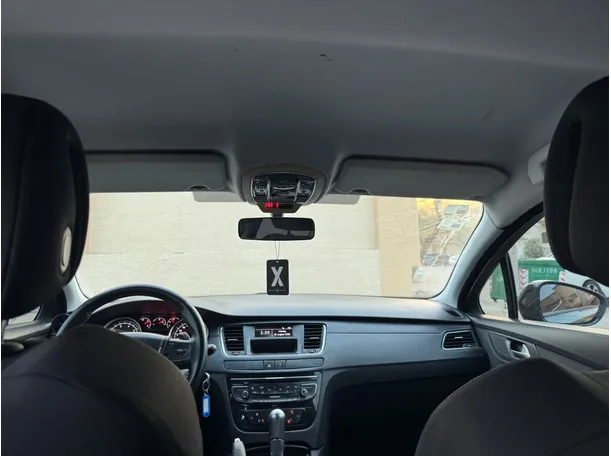 Car image 14