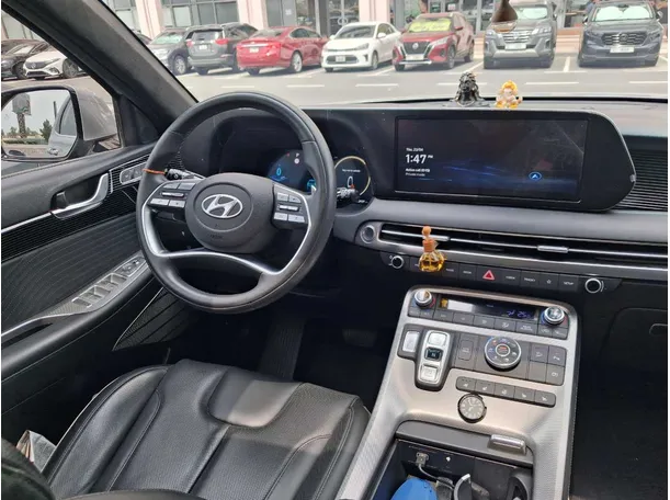 Car image 9