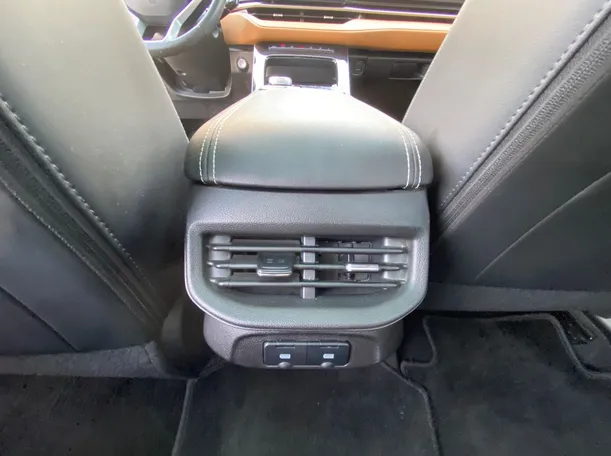 Car image 29