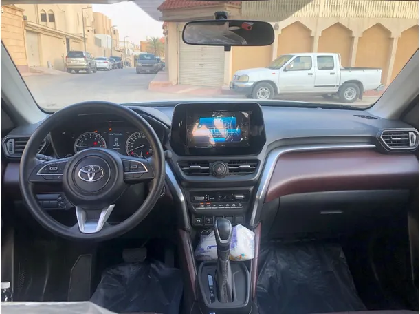 Car image 16