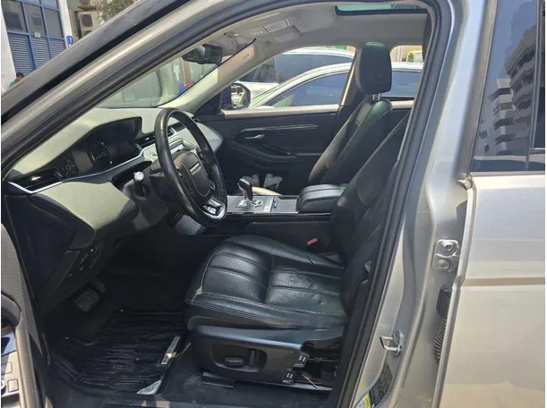 Car image 12