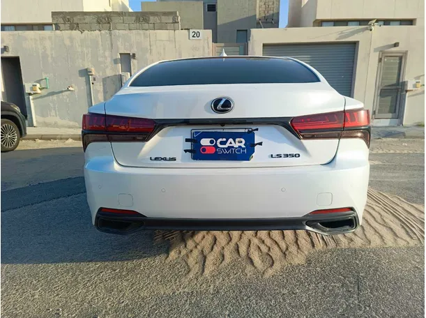 Car image 9