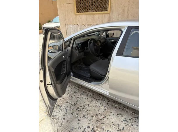 Car image 13