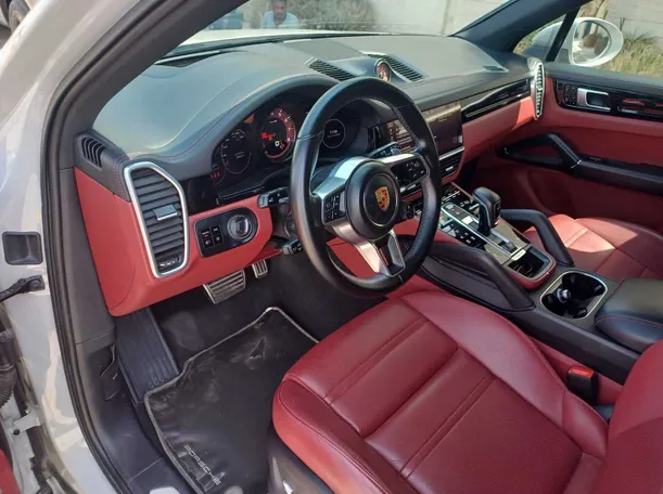 Car image 12