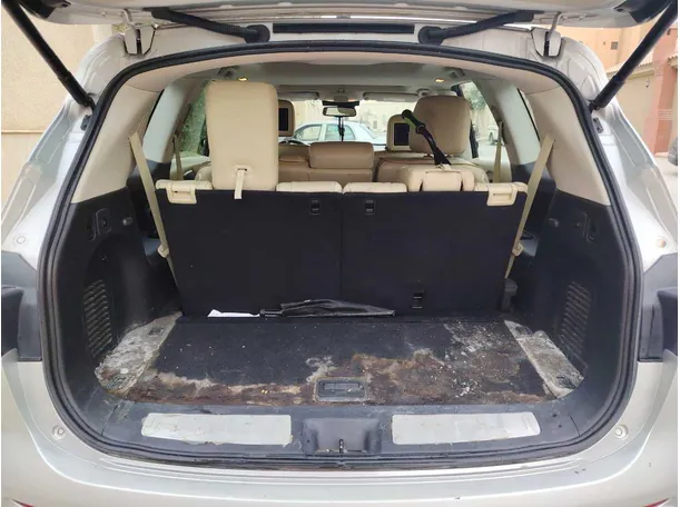 Car image 25