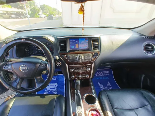 Car image 15
