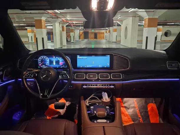 Car image 15