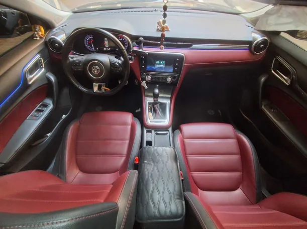 Car image 14