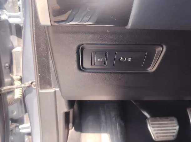 Car image 29