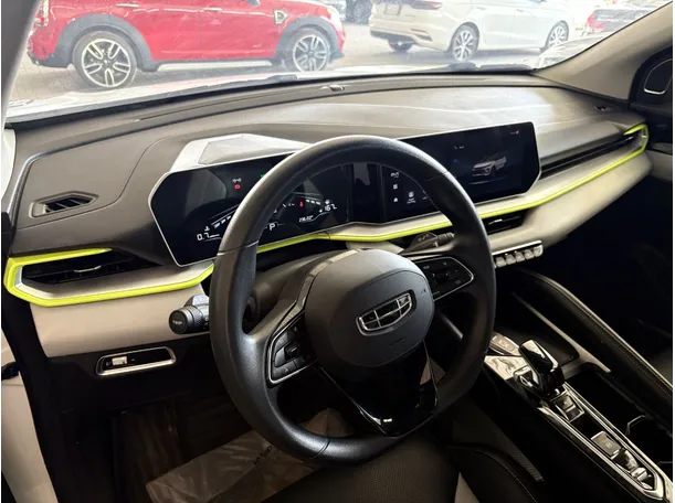 Car image 10