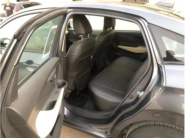 Car image 13