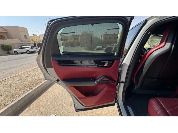 Car image 11