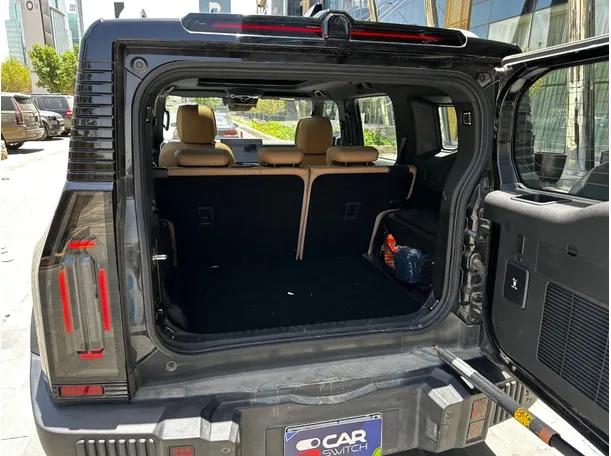 Car image 24