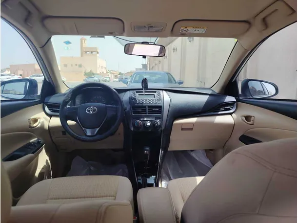 Car image 18