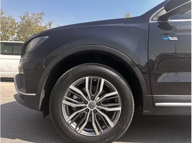 Car image 9