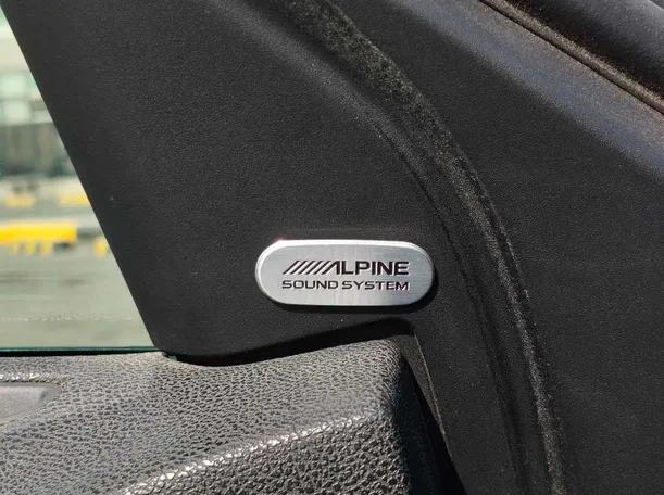 Car image 32