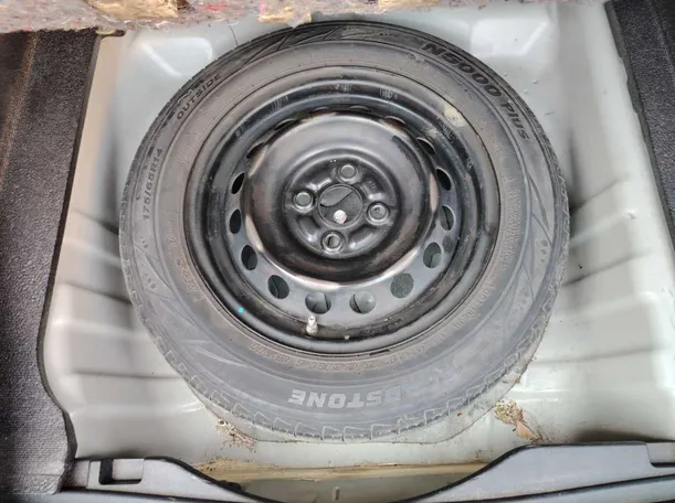 Car image 25