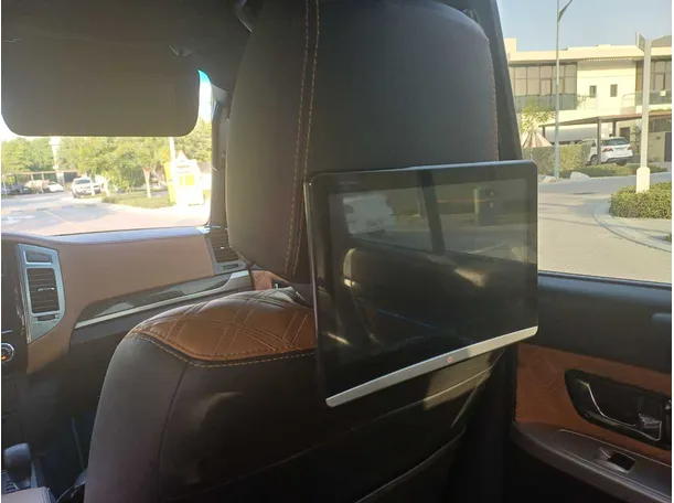 Car image 18
