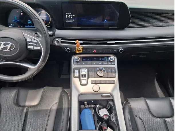 Car image 12