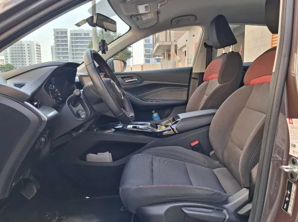 Car image 12