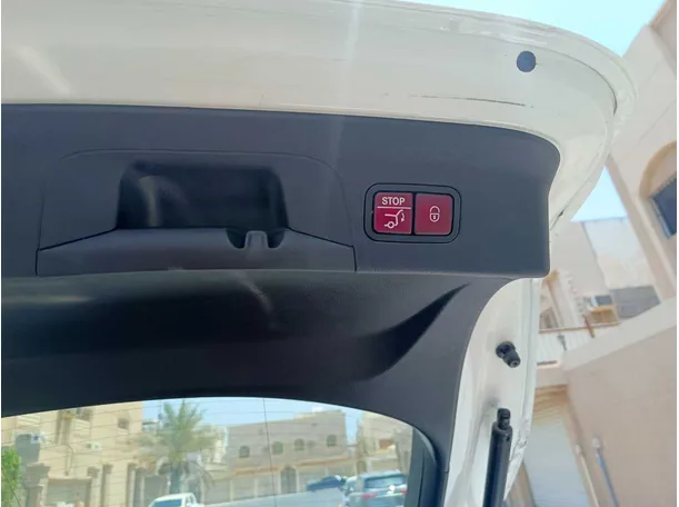Car image 33