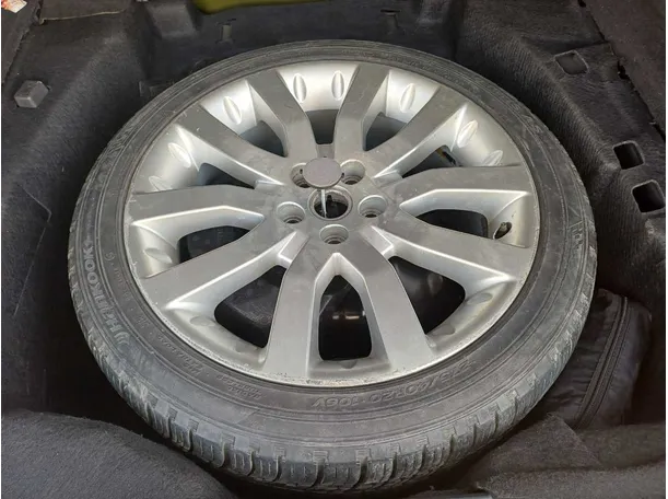 Car image 21