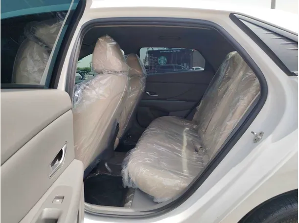 Car image 15