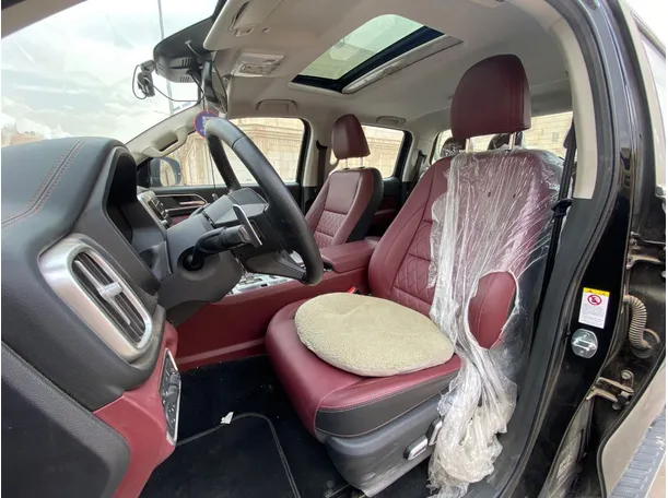 Car image 11