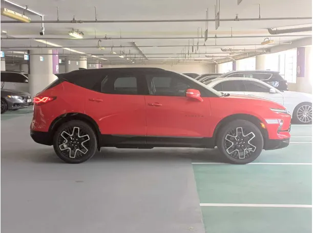 Car image 4