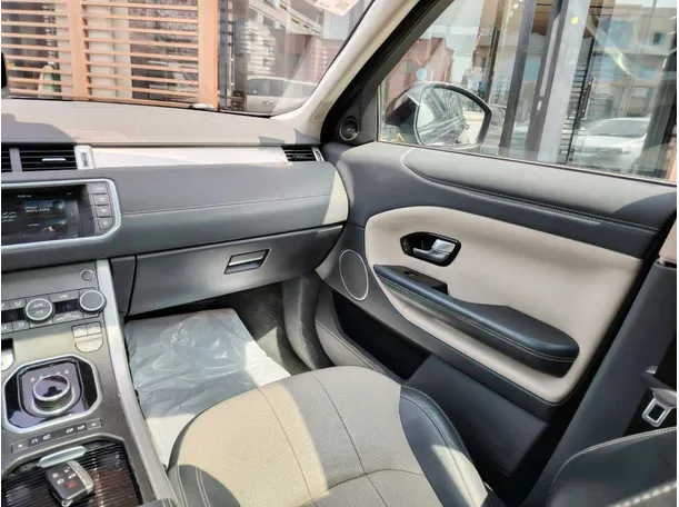 Car image 37