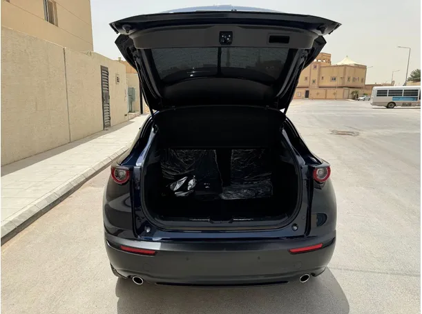 Car image 21