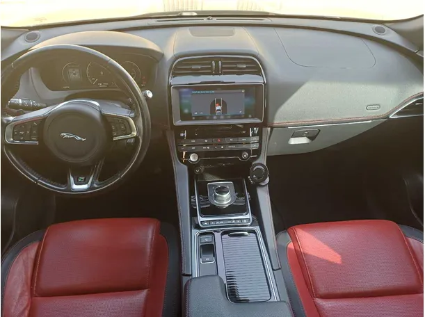 Car image 16
