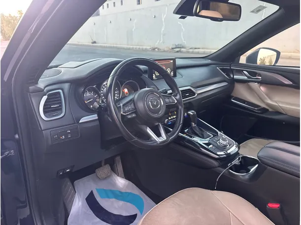 Car image 11