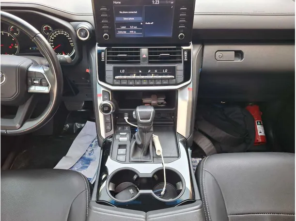 Car image 16