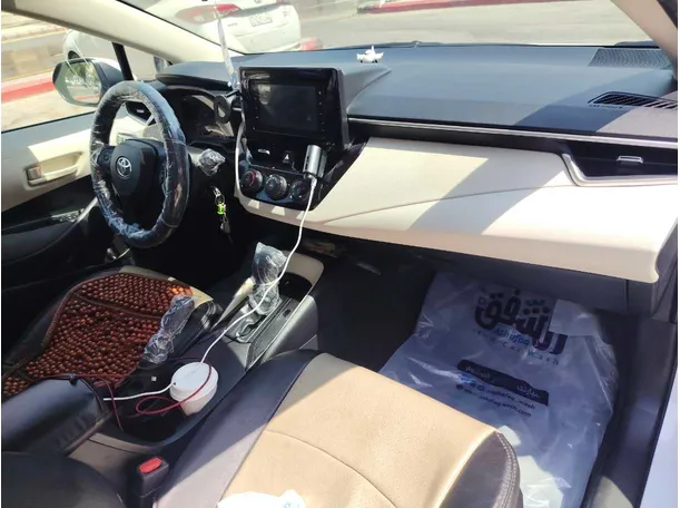 Car image 14