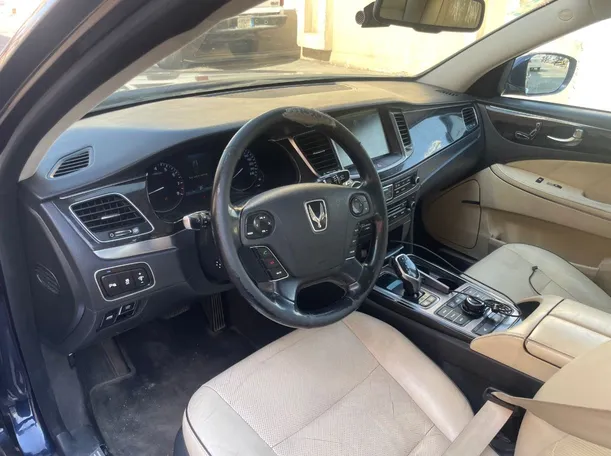 Car image 13