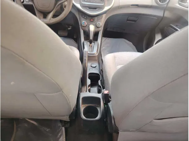 Car image 19