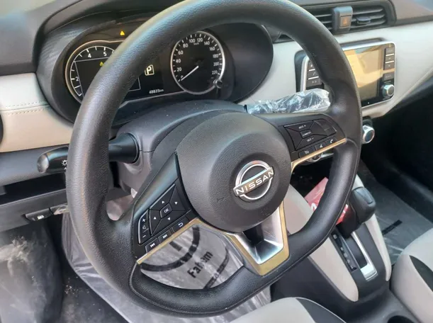Car image 19
