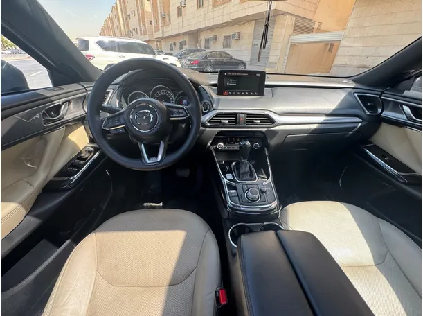 Car image 15