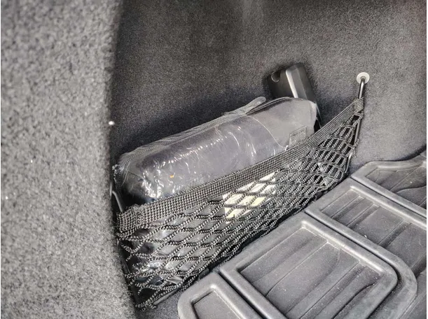 Car image 30