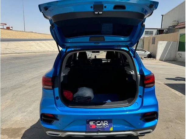 Car image 19