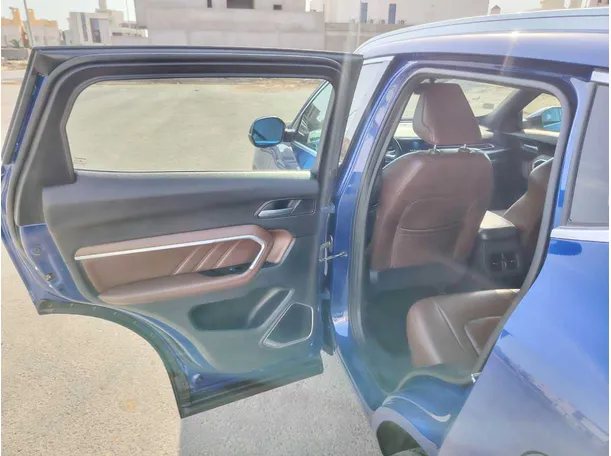 Car image 17