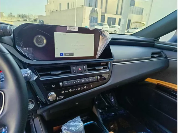 Car image 26
