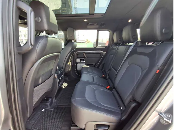 Car image 13