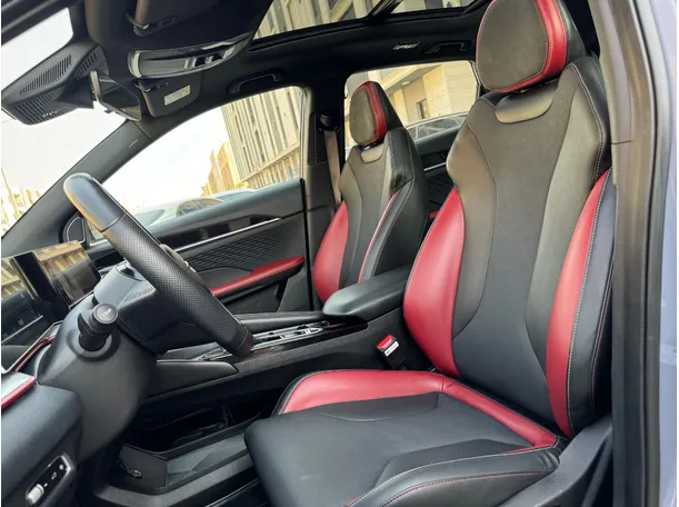 Car image 12