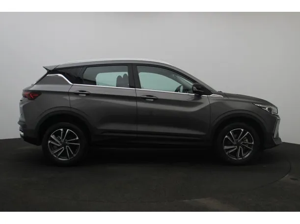 Car image 13