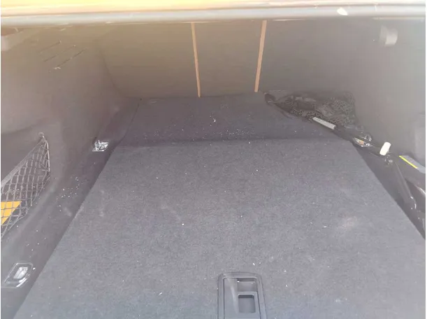 Car image 27