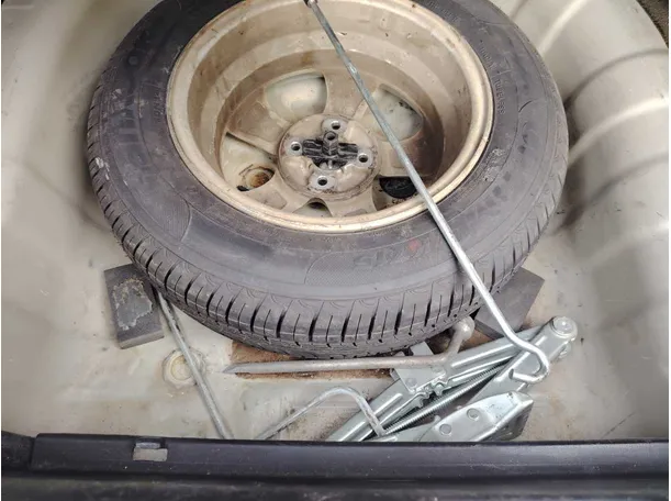 Car image 22